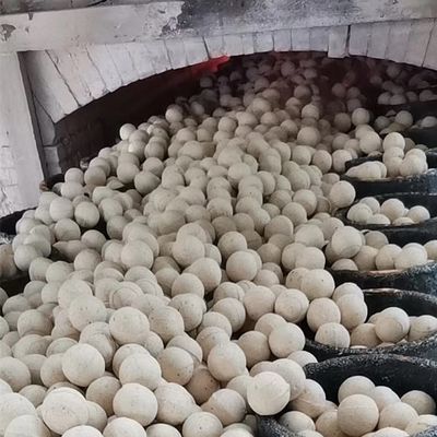 Esfera cerâmica refratária de alta alumina com excelente estabilidade química e mecânica