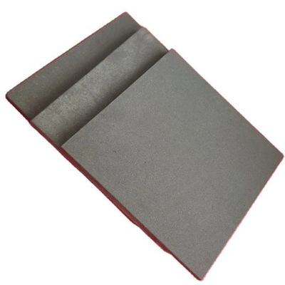 Placas de carburo de silício ligadas por reação a altas temperaturas, com densidade em massa de 2,65 g/cm3