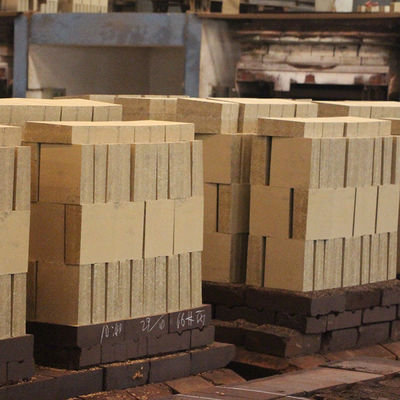 Magnesia Alumina Spinel tijolo refratário para cimento forno rotativo 13-16% porosidade aparente competitivo
